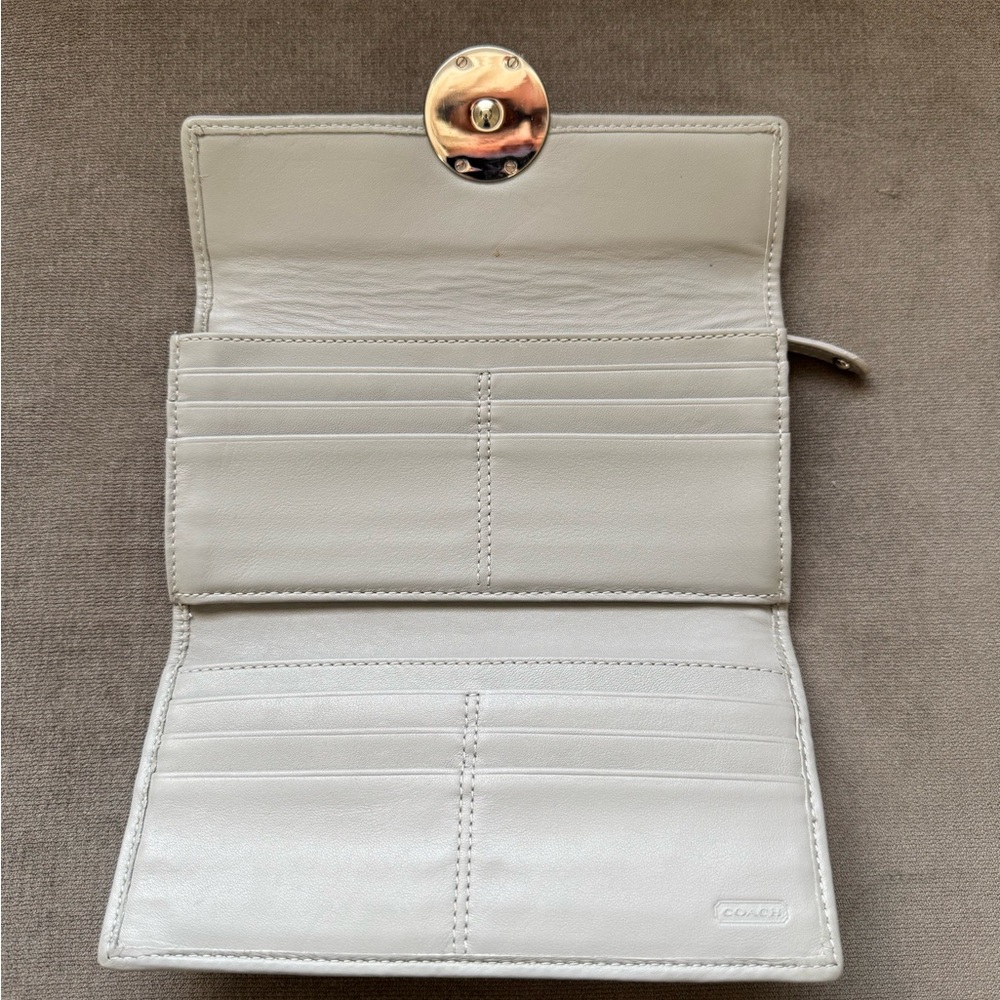 Coach Elegant Silver Thread Classic Signature Wom… - image 3